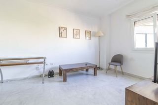 Piso en alquiler en Cruz Roja en Sevilla
