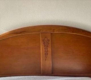 Cabecero de madera con diseño