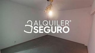 Local comercial en alquiler en Peñagrande en Madrid