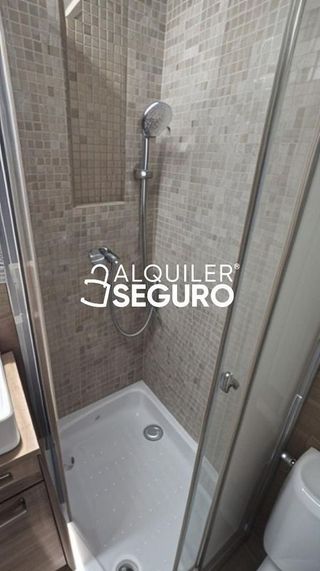 Local comercial en alquiler en Peñagrande en Madrid