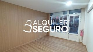 Local comercial en alquiler en Peñagrande en Madrid