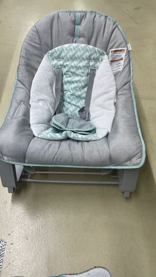 Mecedora para bebé gris y verde