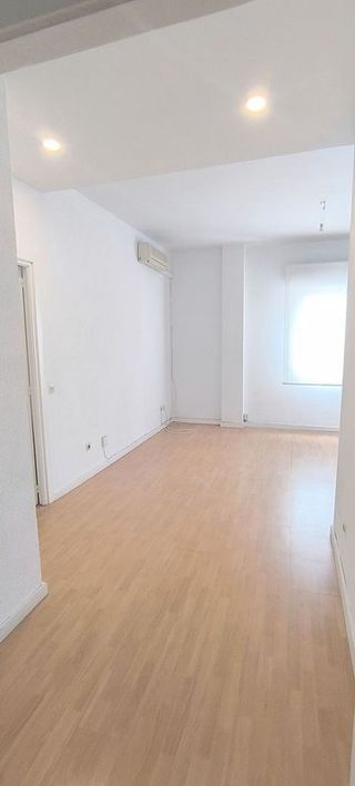 Piso en alquiler en Los Remedios en Sevilla