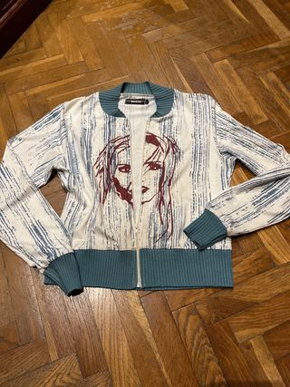 Cazadora bomber estampada