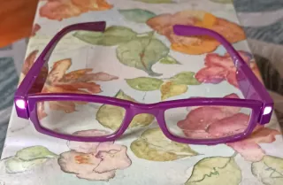 Occhiali da lettura viola con luci