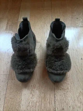 Botines verdes peludos talla 37