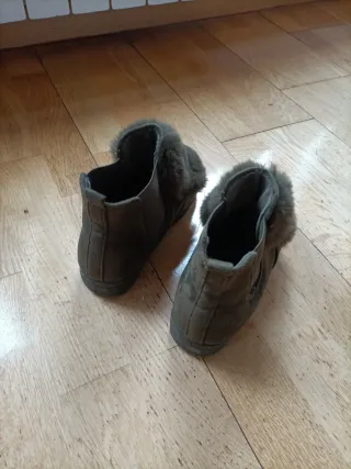 Botines verdes peludos talla 37