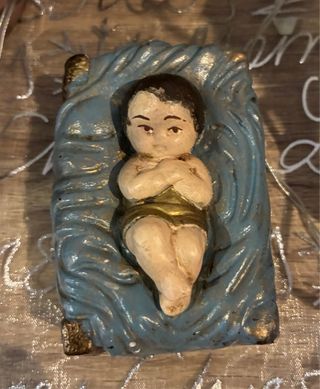 Niño Jesús en pesebre azul
