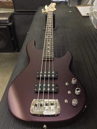 Music Man StingRay HH Bajo Eléctrico