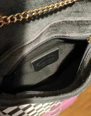 Bolso piel gris con abeja o libelula dorada