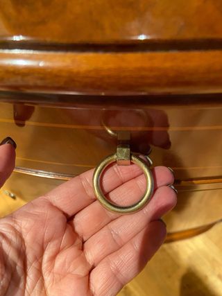 Mueble de entrada clásico de madera y cristal