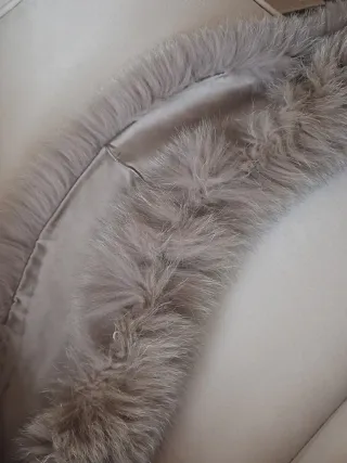 Collo di pelliccia grigio