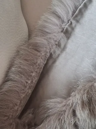 Collo di pelliccia grigio