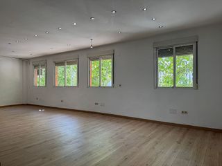 Local comercial en alquiler en Castillejos en Madrid