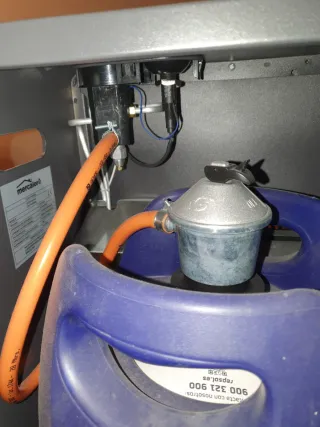 Estufa de gas con regulador y bombona