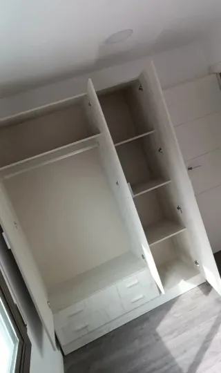 Armario 3 puertas gris