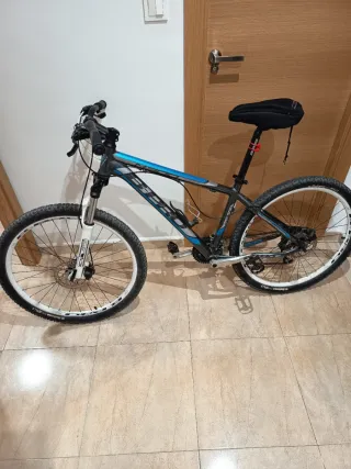 Bicicleta de Montaña Negra y Azul