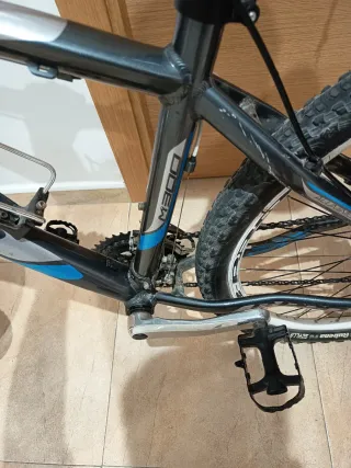 Bicicleta de Montaña Negra y Azul
