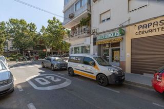 Local comercial en venta en Cervantes en Granada