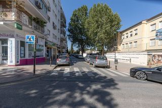 Local comercial en venta en Cervantes en Granada