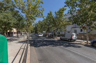 Local comercial en venta en Cervantes en Granada