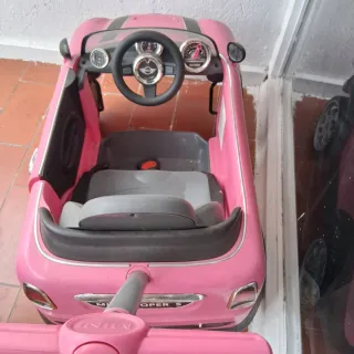 Cochecito infantil rosa a empujar