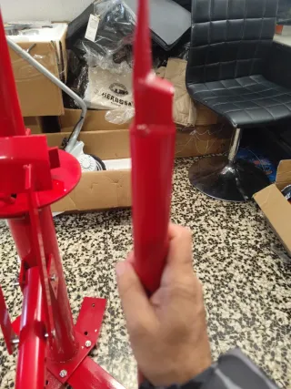 Desmontador de llantas coche rojo