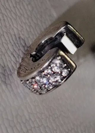 Due Clip Pandora Fiori Rosa e zirconi bianchi