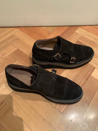 Zapatos de mujer negros ante con plataforma
