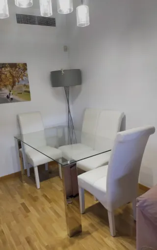 Mesa Comedor Cristal y 6 Sillas Blancas