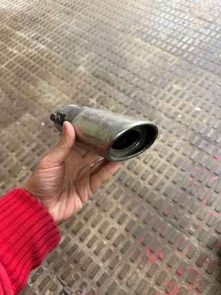 Cola de escape cromada