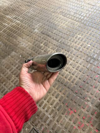 Cola de escape cromada
