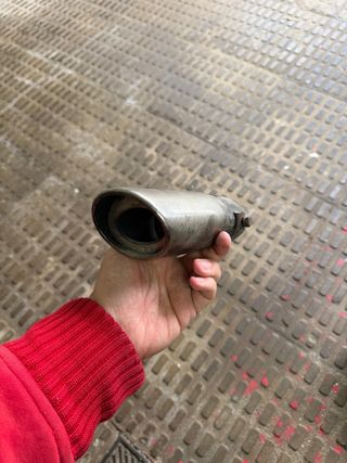 Cola de escape cromada