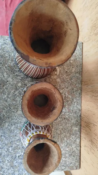 Bonghi africani artigianali in legno