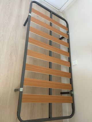 Cama: somier con colchón