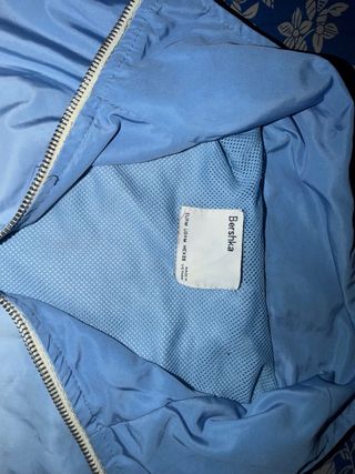Chaqueta Bershka degradado beige y azul