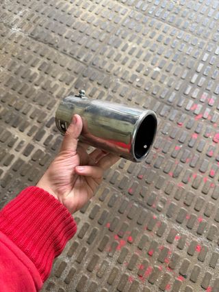 Cola de escape cromada