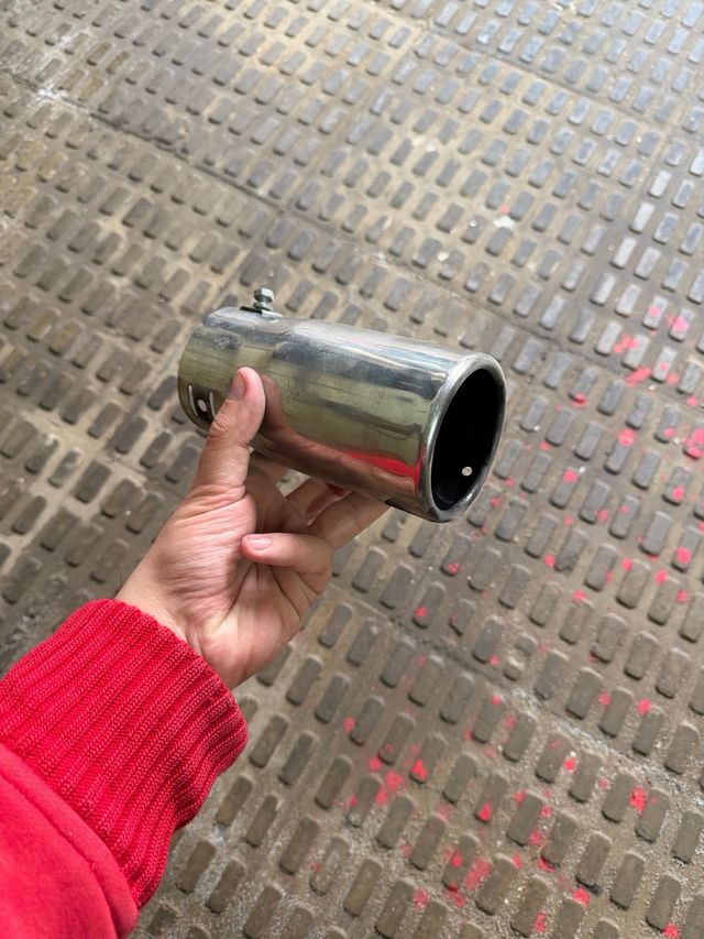 Cola de escape cromada