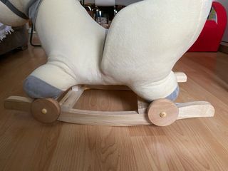 Caballito balancín y correpasillos