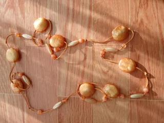 Collar de piedras naturales