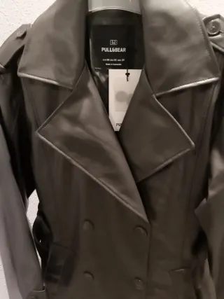 Gabardina Pull&Bear marrón Talla XS