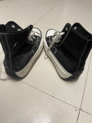 Zapatillas altas negras y blancas