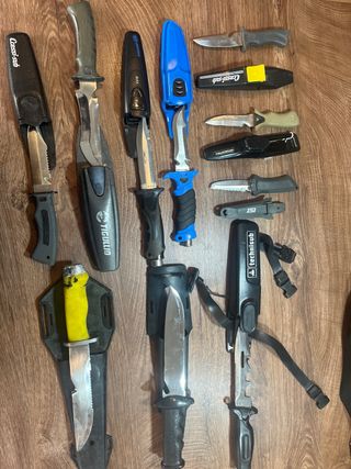 Cuchillos de pesca submarina y buceo