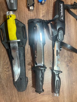 Cuchillos de pesca submarina y buceo