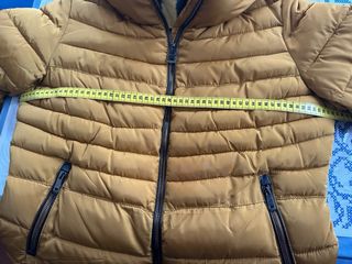 Anorak mostaza con cuello de pelo