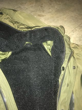 Parka Zara verde oscuro con capucha