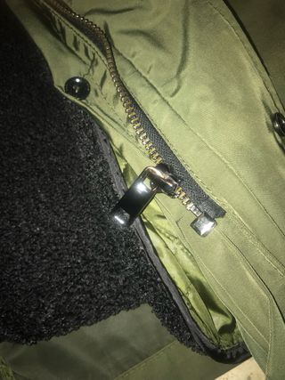 Parka Zara verde oscuro con capucha