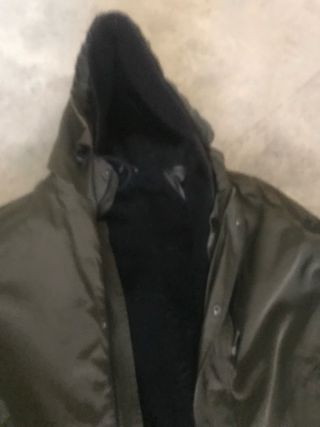 Parka Zara verde oscuro con capucha