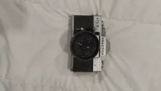 Cámara analógica Praktica LTL3 con objetivo