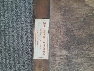 Antigua obra Virgen con Niño sobre tabla